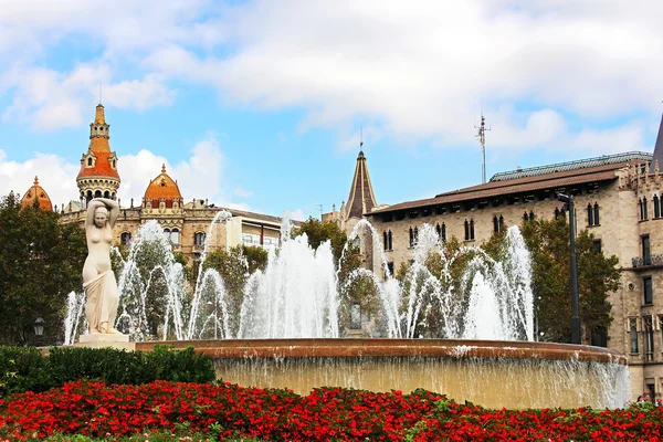 Fontana in Piazza Catalogna a Barcellona, Spagna — Foto Stock