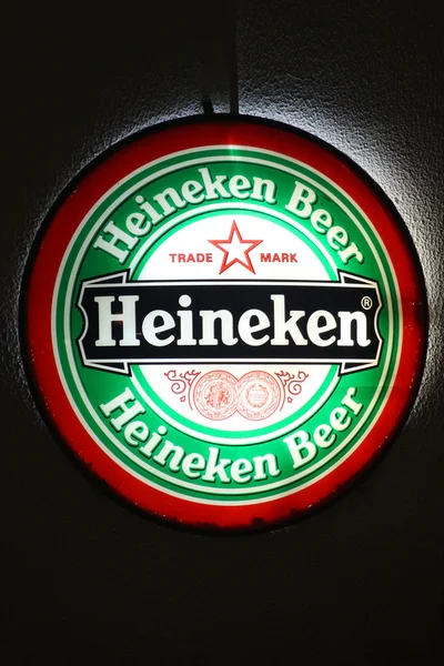 Heineken advertisement in bar in Lloret de Mar, Spain. With 139.2 million hectolitres of beer annually, Heineken is the 3rd largest beer producer worldwide — Stock Photo, Image