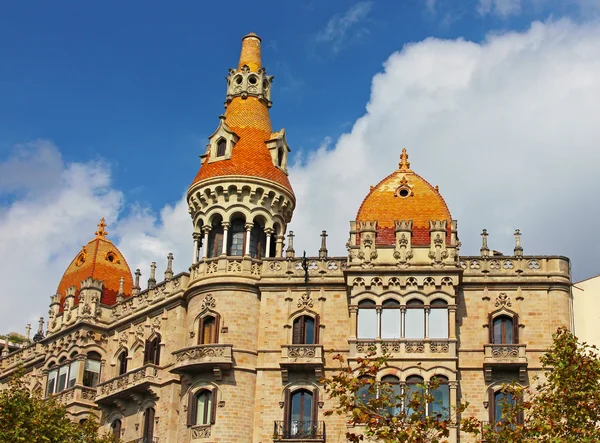Casi Pons a Barcellona, Spagna. Fu costruito nel 1890-1891 dall'architetto catalano Enric Sagnier — Foto Stock