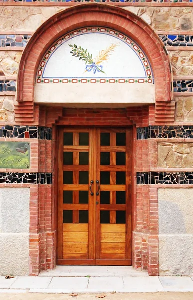 Dörren av församlingkyrkan av sant roma. Lloret de mar, costa brava — Stockfoto