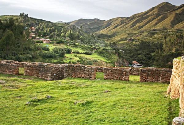 Puca Pucara oferece vistas deslumbrantes do Vale do Cusco — Fotografia de Stock