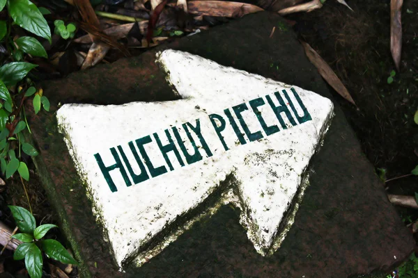 Arrow indicating the direction to the mountain Huchuy Picchu, Peru