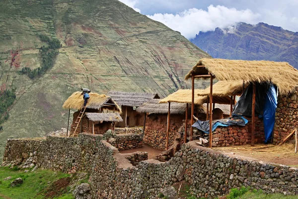 Häuser in den Bergen in Peru — Stockfoto
