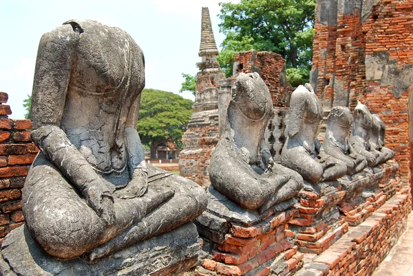 Ruïne van boeddhabeelden in ayutthaya historisch park, thailand — Stockfoto