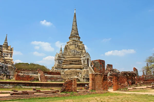 Ruiny świątyni buddyjskiej wat Mahathat w ayutthaya, Tajlandia — Zdjęcie stockowe