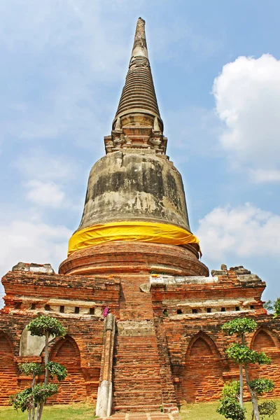 Ruiny świątyni buddyjskiej wat Mahathat w ayutthaya, Tajlandia — Zdjęcie stockowe