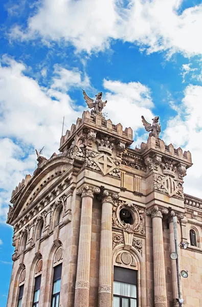 Antiguo edificio de aduanas construido en 1902 situado en el Puerto de Barcelona, España — Foto de Stock