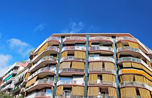 Fachada de construção de grande interesse arquitetônico na cidade de Barcelona, Espanha — Fotografia de Stock