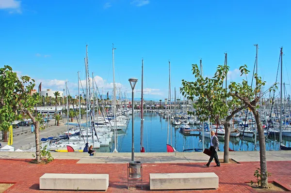 Veel jachten liegen at port, barcelona, Spanje in barcelona, Spanje — Stockfoto