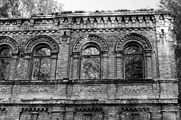 Edifício antigo arruinado, Kiev, Ucrânia — Fotografia de Stock