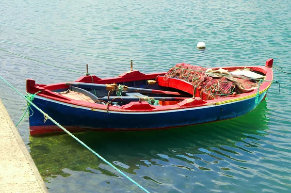 Βάρκα κοντά στο φρούριο της bizerte, Τυνησία — Φωτογραφία Αρχείου