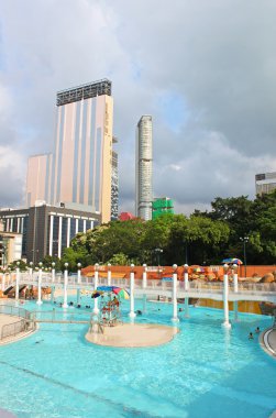 Ortak yüzme havuzu kowloon Park, hong kong. Hong kong onun baş harfleri avcı tarafından alternatif olarak bilinen Çin'in güney kıyısında yer alan