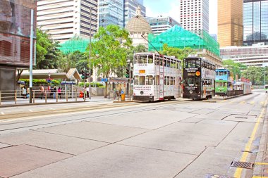 kimliği belirsiz kişi hong Kong şehir tramvay kullanıyor