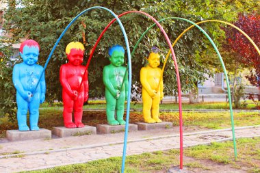 çocuklar PIS komik heykel grubu, pejzazhna sokak, ünlü çocuk parkı, Kiev, Ukrayna