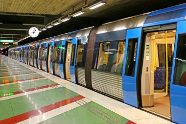 stockholm metro istasyonu kungstradgarden norrmalm bölgesinde bulunan