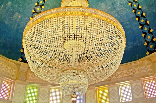 Chandelier in Mausoleum of Habib Bourgiba, Monastir, Tunisia — Stock Photo, Image