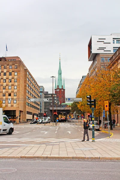 克拉拉大教堂从 rodbodtorget 在瑞典斯德哥尔摩街头的视图 — 图库照片