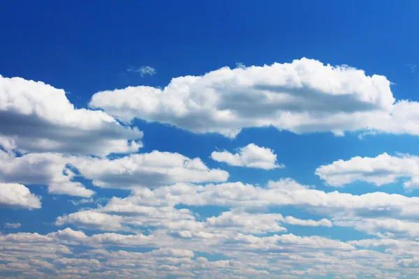 Cielo con nubes en buen tiempo — Foto de Stock