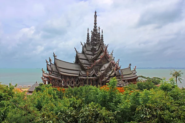 Helgedomen av sanningen tempel (också kallade wang boran och prasat mai). Pattaya, thailand — Stockfoto