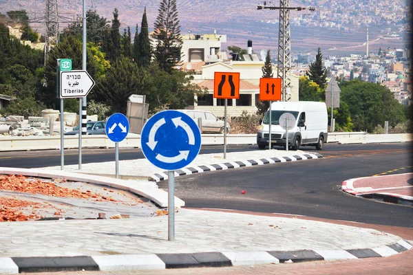 イスラエル 2017年9月21日 イスラエルの道路の眺め ティベリヤへのサイン — ストック写真