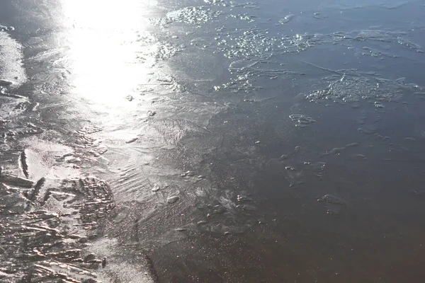 冰冻的河流 靠近点详细说明 — 图库照片