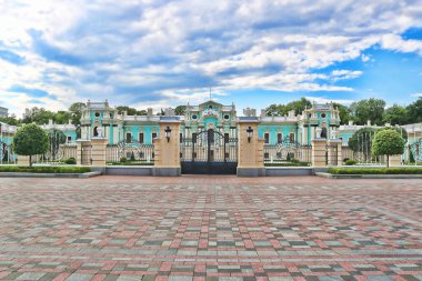 Mariinskyi Sarayı 'nın güzel manzarası Mariinskyi Park, Kyiv, Ukrayna