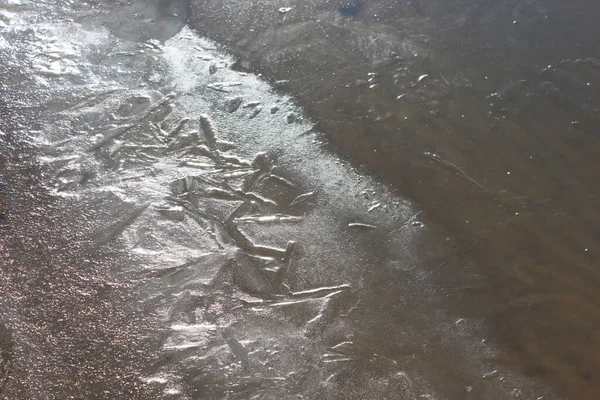 冰冻的河流 靠近点详细说明 — 图库照片