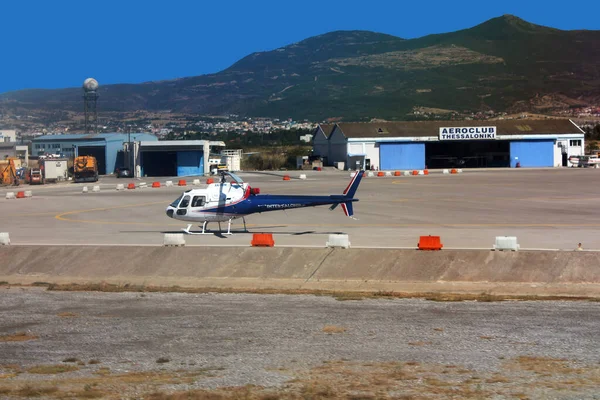 Soluň Řecko Září 2013 Vrtulník Letišti Soluň Řeckým Leteckým Dopravcem — Stock fotografie