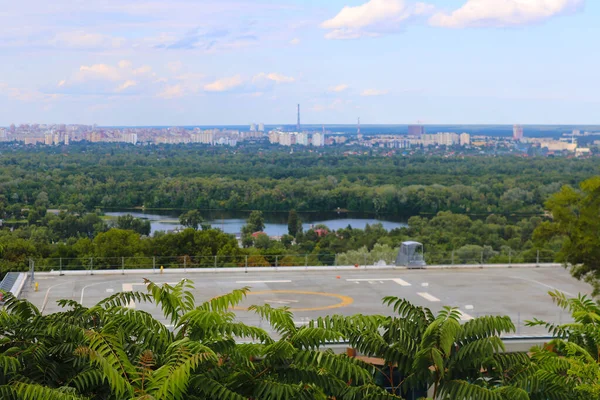 Helipad Sur Toit Centre Affaires Kiev Ukraine Vue Depuis Parc — Photo