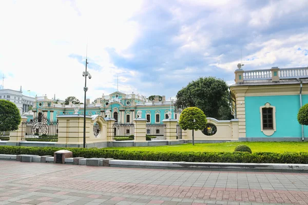 Kiev Ucrania Julio 2019 Hermosa Vista Del Palacio Mariinskyi Parque —  Fotos de Stock
