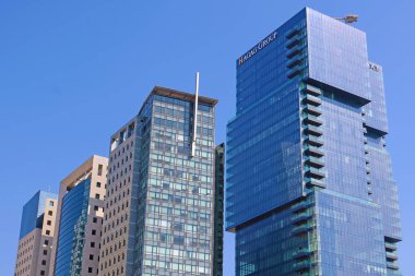 Tel Aviv, İsrail - 17 Eylül 2017: Hagag Group gökdelenleri. Tasarım: Moşe Zur Mimarlar ve Şehirciler