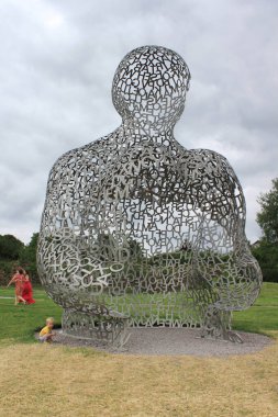 Kyiv, Ukrayna - 23 Haziran 2012: Kyiv Heykel Projesi. Jaume Plensa 'nın Bilgi Evi