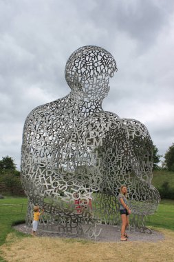 Kyiv, Ukrayna - 23 Haziran 2012: Kyiv Heykel Projesi. Jaume Plensa 'nın Bilgi Evi