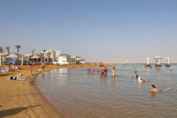 Ein Bokek Israel September 2017 Vacationers Tourists Bathe Dead Sea — Stock Photo, Image