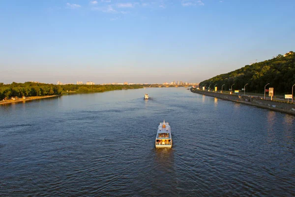 Bela Vista Barcos Recreio Rio Dnipro Kiev Ucrânia Hora Verão — Fotografia de Stock