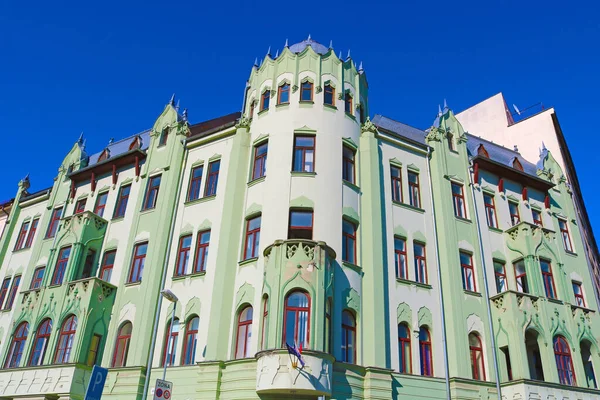 Grünes Gebäude Mit Neugotischer Dekoration Bratislava Slowakei — Stockfoto