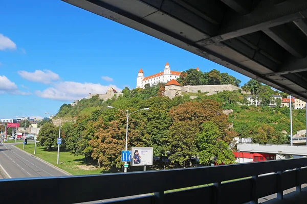 Bratislava Slovensko Září 2019 Pohled Most Snp Bratislavským Hradem Silnicí — Stock fotografie