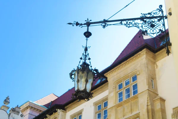 Lyktan Gården Stadshuset Bratislava Som Ligger Stora Torget Hlavne Namestie — Stockfoto