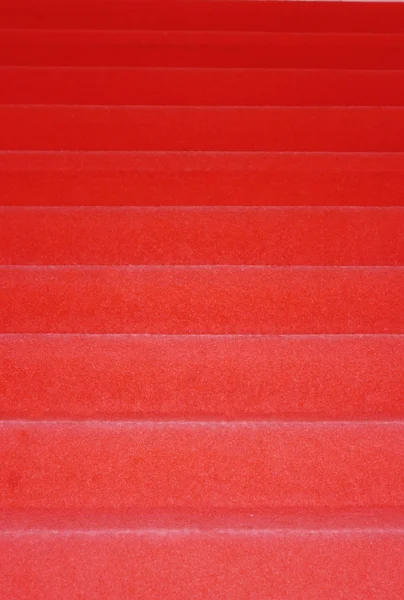 Alfombra roja en las escaleras — Foto de Stock