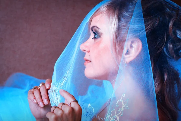 Невеста с вуалью, крупный план — стоковое фото