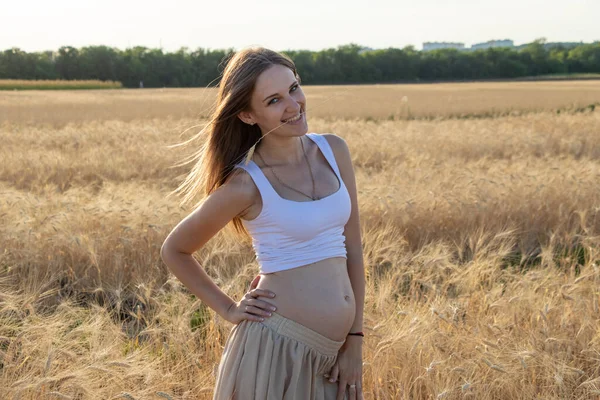 Beautiful Pregnant Woman Naked Belly Smiling Wheat Field — Stock Photo, Image