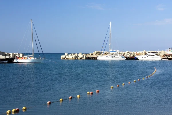 Yaz aylarında pier yat — Stok fotoğraf