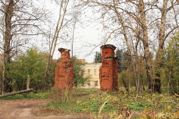 Velha mansão abandonada — Fotografia de Stock