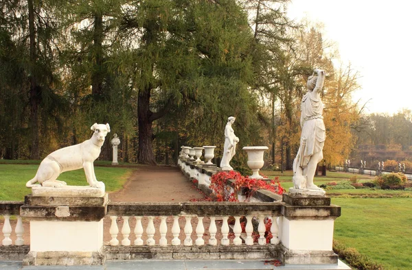 Sculpturale groep van klassieke stijl — Stockfoto