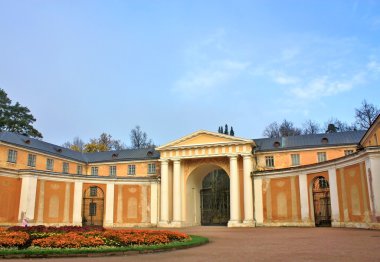 Klasik fronton sütun ve kemer