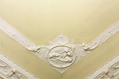 Tarihi bina tavanda sıva