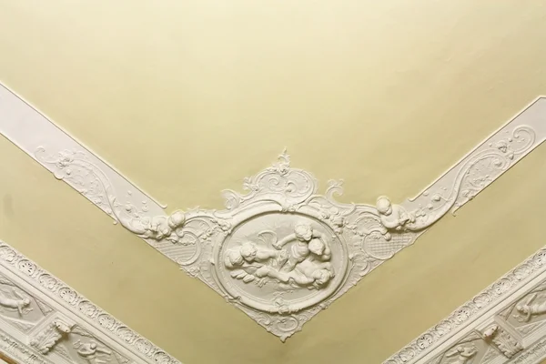 Stucco sul soffitto dell'edificio storico — Foto Stock