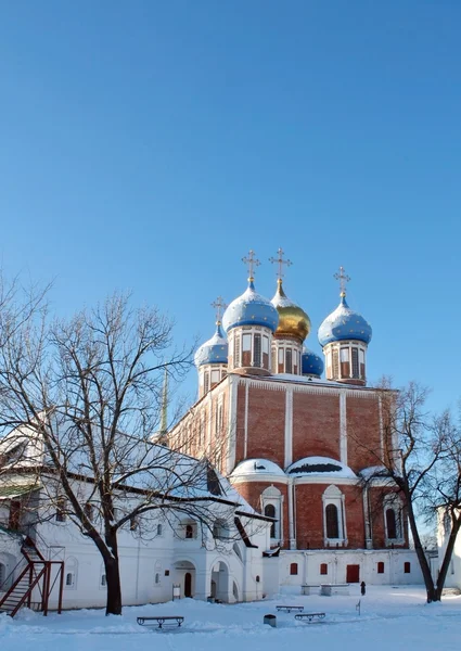 Domos dorados del antiguo Kremlin —  Fotos de Stock