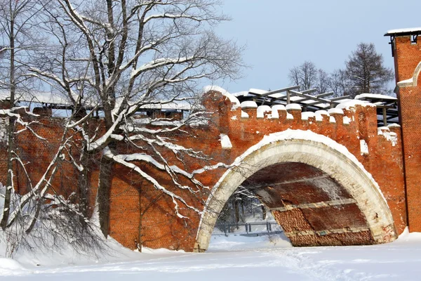 Red arched bridge — Stock Photo, Image