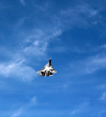 Gökyüzünde Avcı t-50